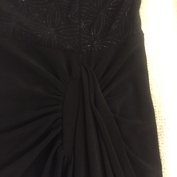 one shoulder little black dress 🚫sold🚫. - Picture 4 of 6